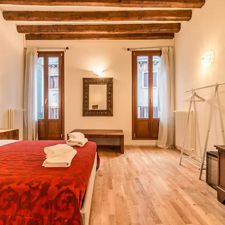 Palazzo Daponte By Lionhost Gæstehus Venedig
