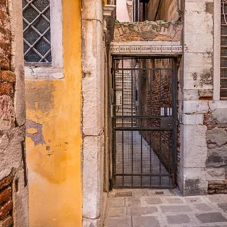 Palazzo Daponte By Lionhost Gæstehus Venedig