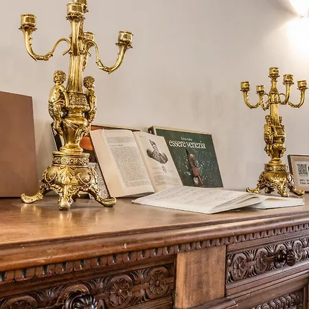 Casa de hóspedes Palazzo Daponte By Lionhost