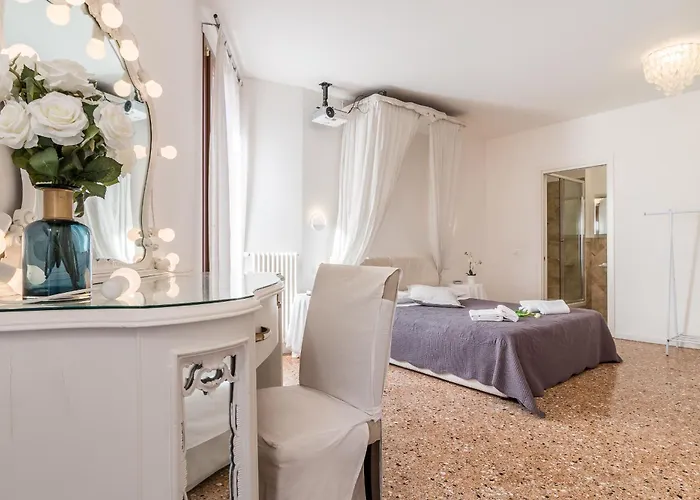 Palazzo Daponte By Lionhost Gasthof Venedig